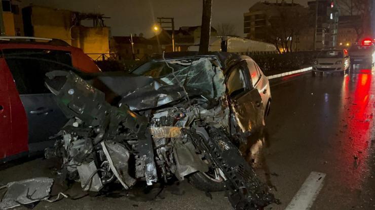 Bursa'da 3 aracın karıştığı zincirleme kaza: 3 yaralı