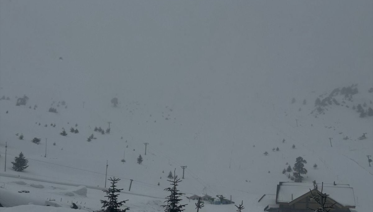 Bolu'nun yüksek kesimlerinde kar yağışı etkili oluyor