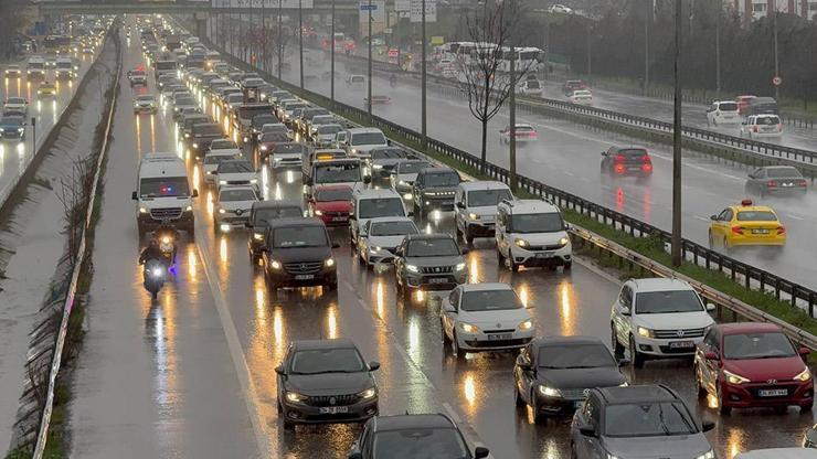İstanbul'da trafik yoğunluğu yüzde 80'i aştı