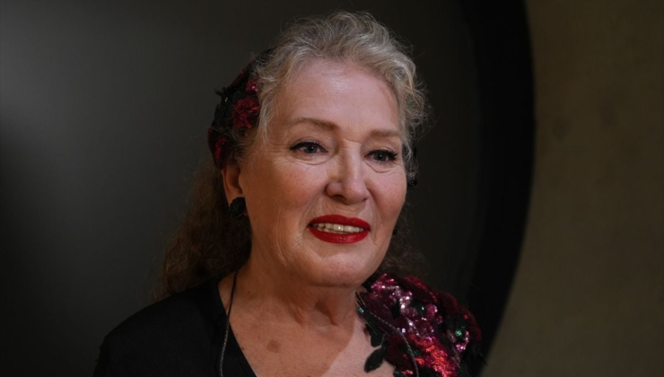 Sanatçı Suzan Kardeş, "Bahara Davet" konserinde dinleyiciyle buluştu