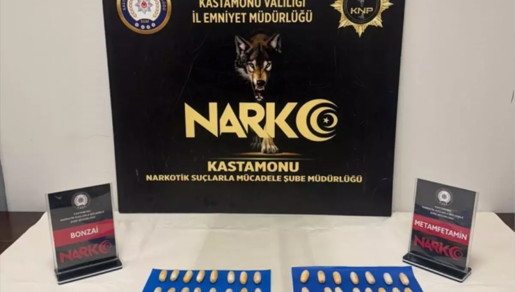 Midesinde Türkiye'ye uyuşturucu sokan şüpheliyle bu kişiye yardım eden 4 zanlı yakalandı