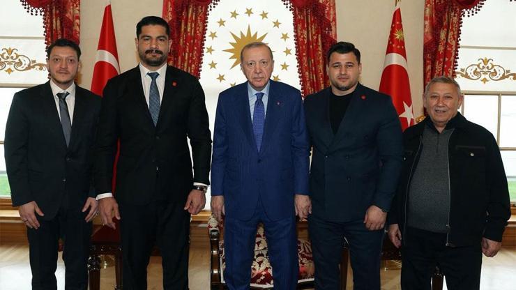 Cumhurbaşkanı Erdoğan, Türkiye Güreş Federasyonu Başkanı Taha Akgül’ü kabul etti