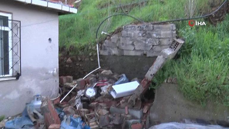 Maltepede toprak kayması meydana geldi: Ev kullanılamaz geldi