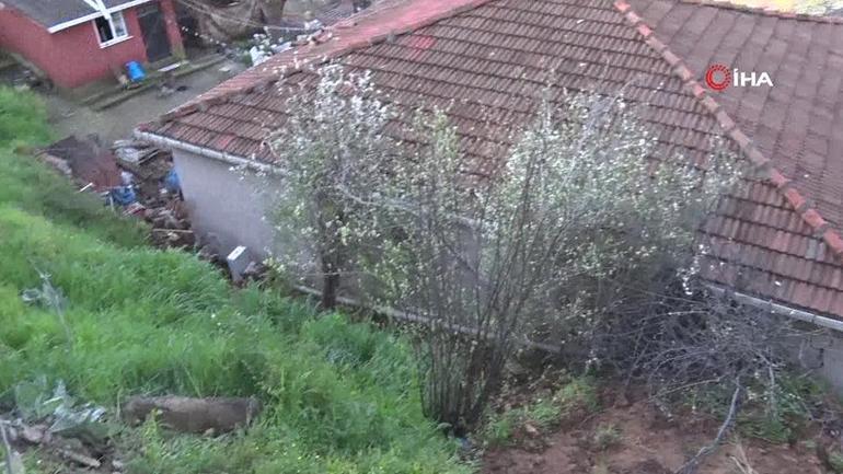 Maltepede toprak kayması meydana geldi: Ev kullanılamaz geldi