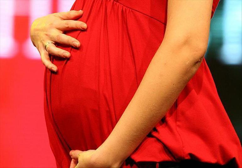 Sosyal medya ve doğum izni düzenlemelerini de içeren kanun teklifi kabul edildi