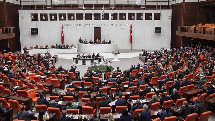 Sosyal medya ve doğum izni düzenlemelerini de içeren kanun teklifi kabul edildi