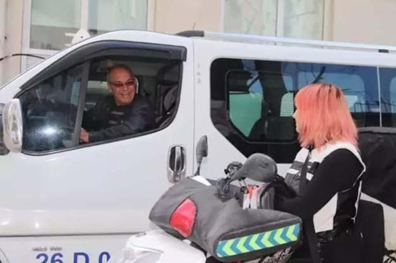 Kırmızı ışıkta duygulandıran karşılaşma: Ne olur kayıtta olayım
