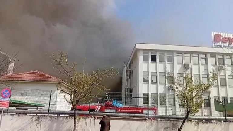 İstanbulda iş yeri yangını: Duman gökyüzünü kapladı