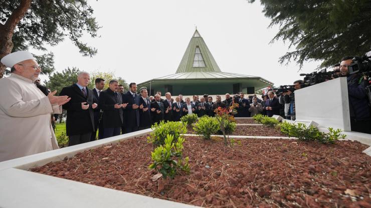 8'inci Cumhurbaşkanı Turgut Özal mezarı başında anıldı