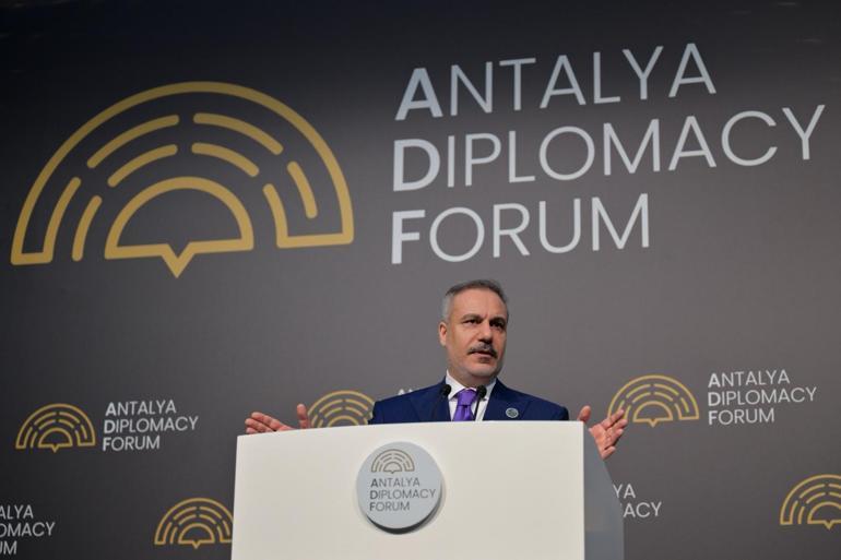 Diplomasinin kalbi Antalyada attı Dışişleri Bakanı Hakan Fidandan açıklamalar