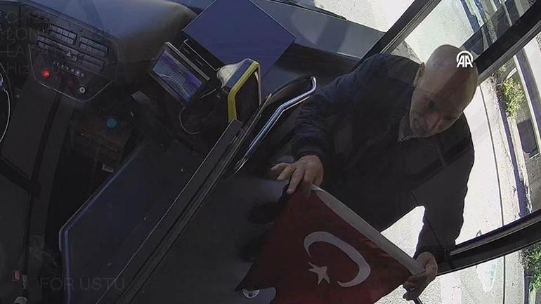 Yerdeki bayrağı görünce durdu: Şoförden alkışlanacak davranış