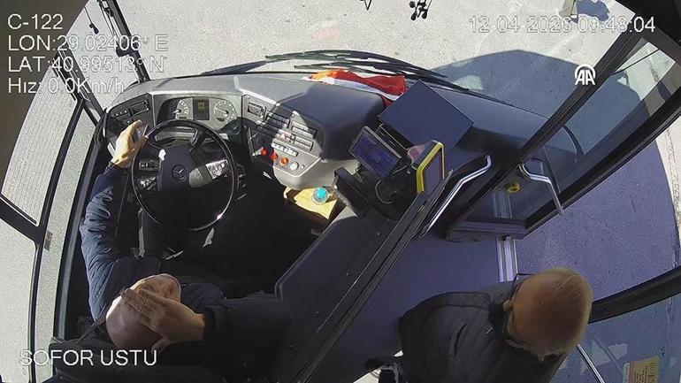 Yerdeki bayrağı görünce durdu: Şoförden alkışlanacak davranış