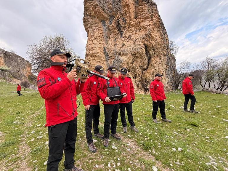 Gülistanın cansız bedeni aranıyor: Gizli tanığın tarif ettiği yerde mezar yeri bulundu