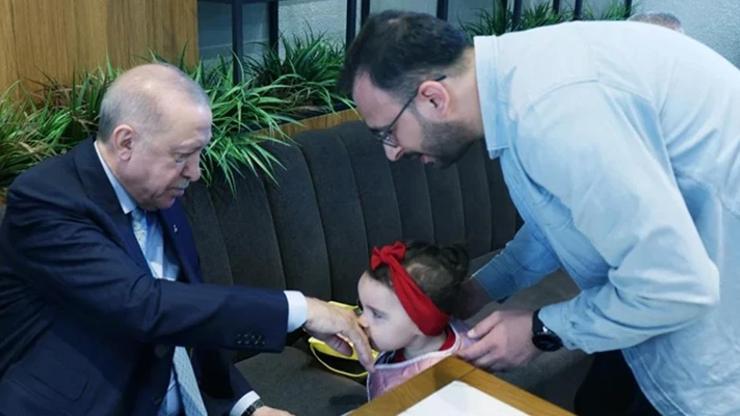 Cumhurbaşkanı Erdoğan, Beyoğlu'nda bir kafede vatandaşlarla sohbet etti