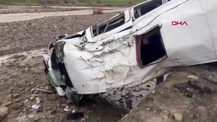 Muş’ta yolcu minibüsü dereye yuvarlandı: 16 yaralı