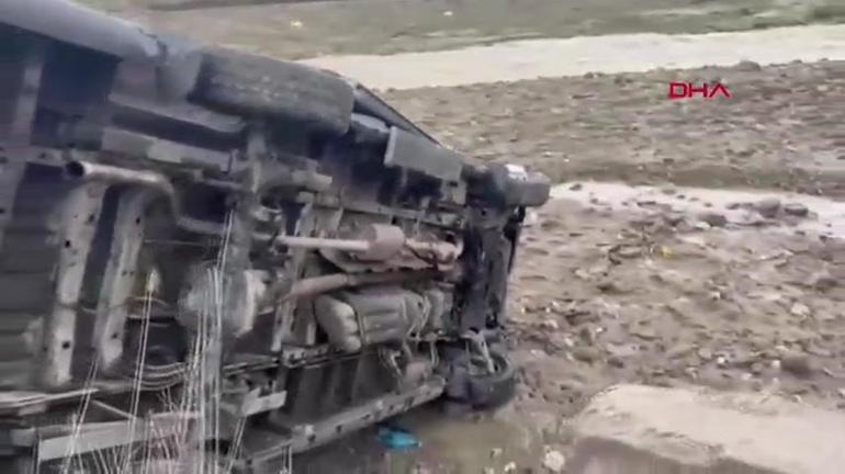 Muş’ta yolcu minibüsü dereye yuvarlandı: 16 yaralı