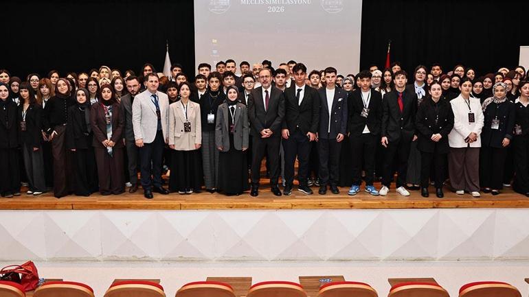 AK Parti İzmir Milletvekili Mehmet Kasapoğlu: Farklı fikirlerden asla korkmayın