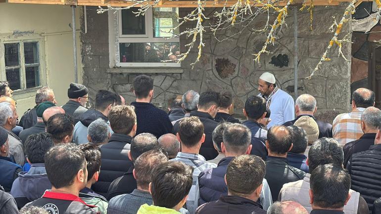 Annesi tarafından öldürüldüğü iddia edilmişti: 2 aylık Ela bebek toprağa verildi