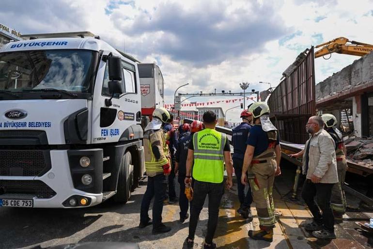 SON DAKİKA... Ankarada yıkım çalışmasında platform devrildi