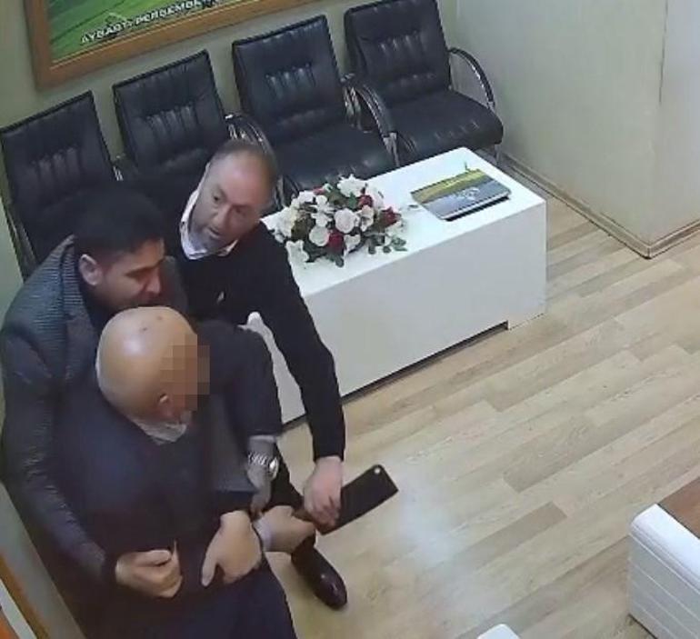 Belediye binasında satırlı dehşet Acımasızca saldırdı