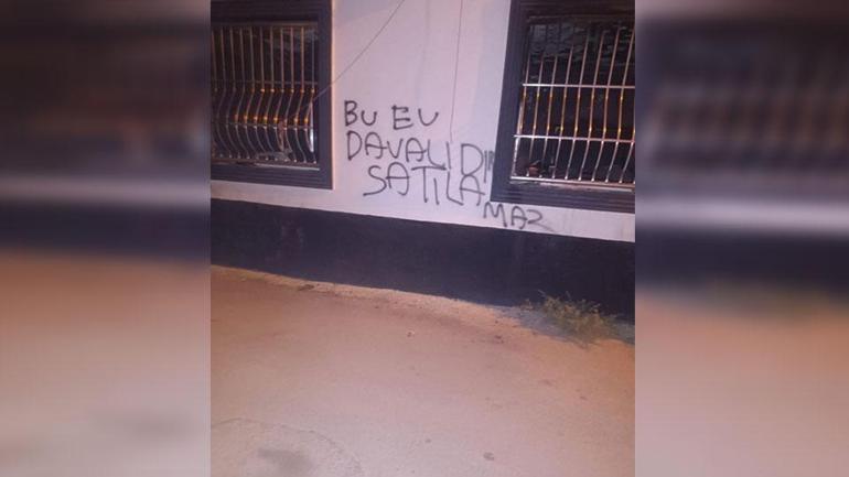 Şehit ailesine musallat oldular: Polis eşliğinde kenti terk etmek zorunda kaldılar