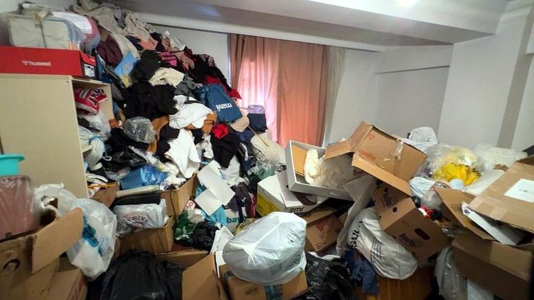 Avcılarda 4 katlı binada çöp ev gerginliği: 3 kamyon atık çıkarıldı