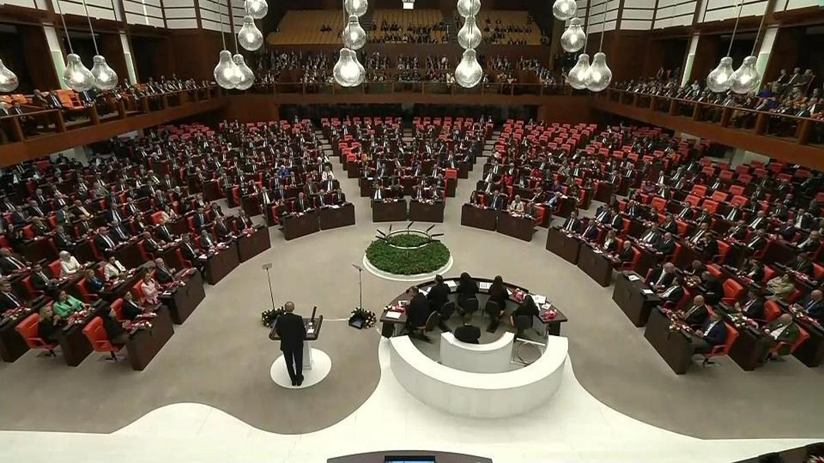 Meclis'te yoklama talebine yeni düzen: Bunu yapan vekilin maaşı kesilecek