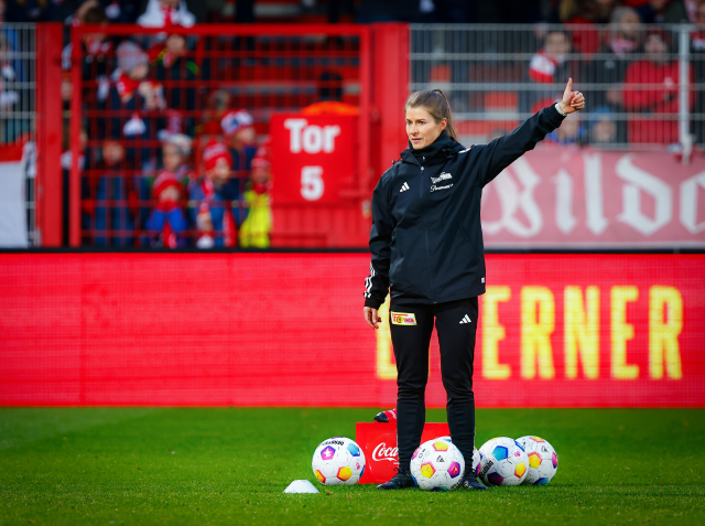 Bundesliga'nın ilk kadın teknik direktörü Marie-Louise Eta oldu! İşte başına geçtiği takım