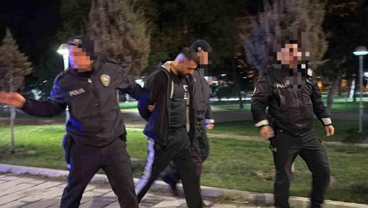 Polisten kaçarken, yola fırlattığı kağıttan uyuşturucu çıktı