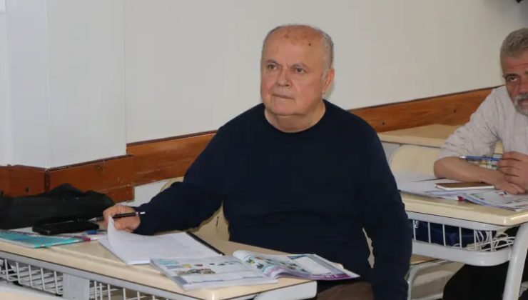 74 yaşındaki dede, torunu için İngilizce öğreniyor