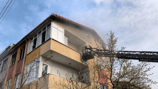 Evi ateşe verdi, babasına telefon açıp söndürmesini istedi