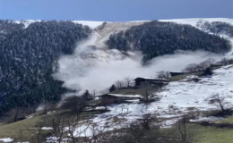 Trabzon’da çığ düşme anı kamerada