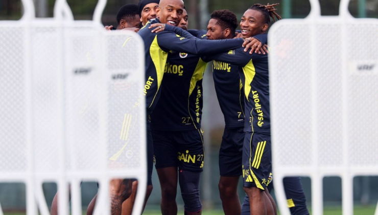 Fenerbahçe, Çaykur Rizespor maçı hazırlıklarını tamamlayarak kampa girdi