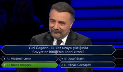 Yuri Gagarin, ilk kez uzaya çıktığında Sovyetler Birliği'nin lideri kimdi?