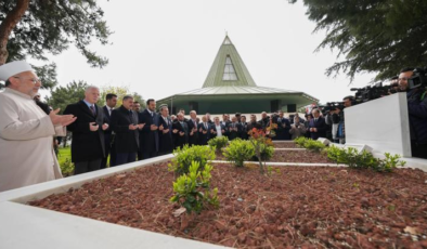 8'inci Cumhurbaşkanı Turgut Özal mezarı başında anıldı