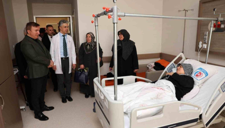 Vali Aydoğdu, hastaların durumu hakkında bilgi aldı