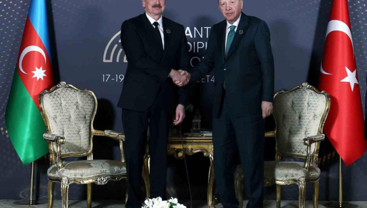 Cumhurbaşkanı Erdoğan, Azerbaycan Cumhurbaşkanı Aliyev ile bir araya geldi
