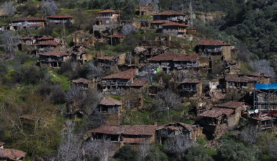 Ege’de hayalet köy. Yalnızca üç evde yaşam var