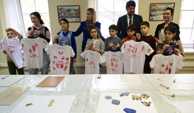 Rusya'da 23 Nisan Çocuk Bayramı haftasında çocuklara ebru sanatı ve linol baskı öğretildi