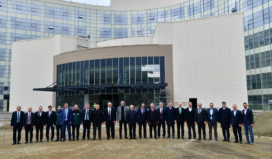 Vali Şahin yapımı devam eden Şehir Hastanesinde incelemede bulundu