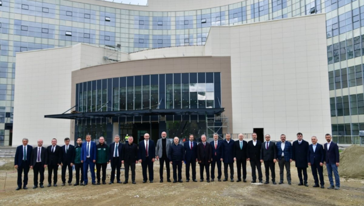 Vali Şahin yapımı devam eden Şehir Hastanesinde incelemede bulundu