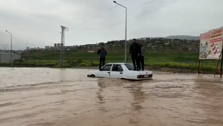 Kahramanmaraş’ta yollar göle döndü, vatandaşlar zor anlar yaşadı