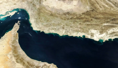 Hürmüz kapatıldı, iki gemiye ateş açıldı. İran: Abluka ateşkes ihlali olarak değerlendirilecek