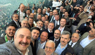 TBMM Komisyon Başkanı Mustafa Varank Varank, Bursa protokolüyle şampiyonluğu kutladı