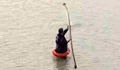 Yapay gölette mahsur kalan tilkiyi itfaiye kurtardı