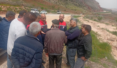 Siirt'te sağanak nedeniyle oluşan hasarın tespiti ve kapanan yolların açılması için çalışma yapıldı