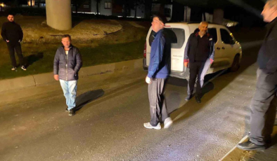 Bakırköy'de seyir halindeki araç bir anda kendini kilitleyerek yolun ortasında durdu, trafik kilitlendi