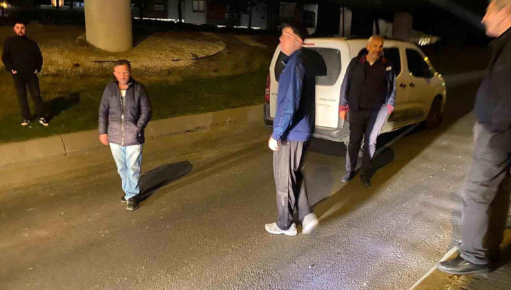 Bakırköy'de seyir halindeki araç bir anda kendini kilitleyerek yolun ortasında durdu, trafik kilitlendi