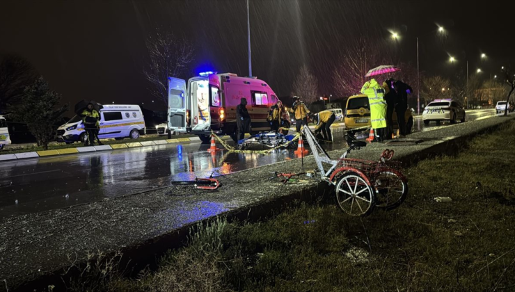 Erzincan'da taksiyle çarpışan bisikletin sürücüsü öldü