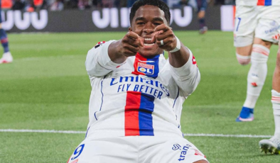 Lyon'dan PSG'ye şampiyonluk yolunda çelme